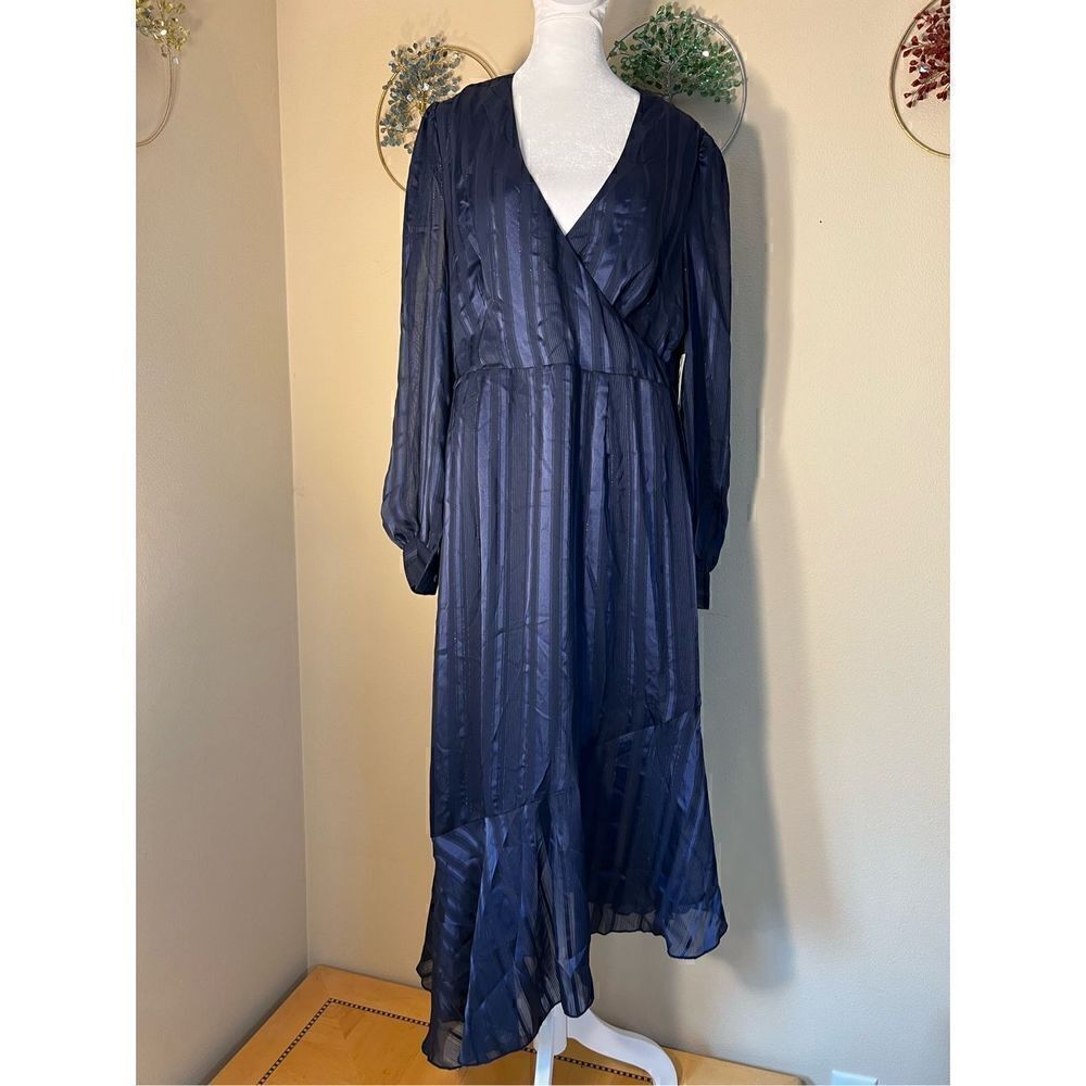 NWT! Adyson Parker Black Iris Indigo Stripe Long Sleeve Asymmetrical Hem Large